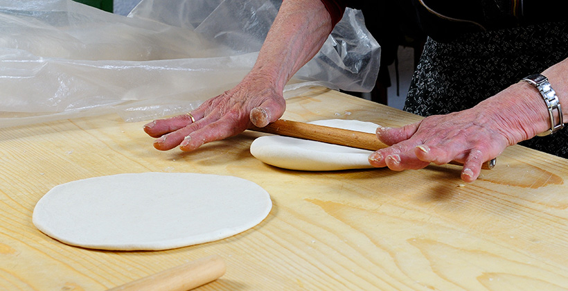 Impasto del pane carasau